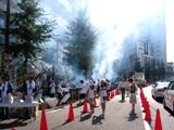 大鳥神社例大祭取材時に発見したさんまの煙。ビルも大通りも霞む。06.09.10.
