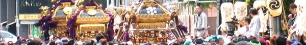 第六天榊神社鳥居前に集結した町会神輿達の駐輿式。07.06.03.
