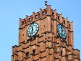 日比谷市政会館の4面の時計塔。05.08.30.