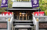 鎮守の摂社熊野神社。'14.04.20.