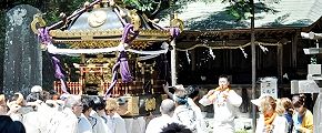 境内社の天神社、熊野神社、客神社前。'13.04.13.